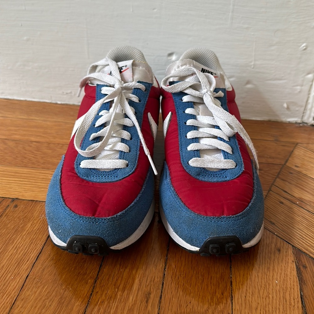 Nike waffle trainer in red + blue